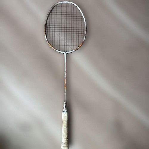 Yonex voltric light badminton - voltric,