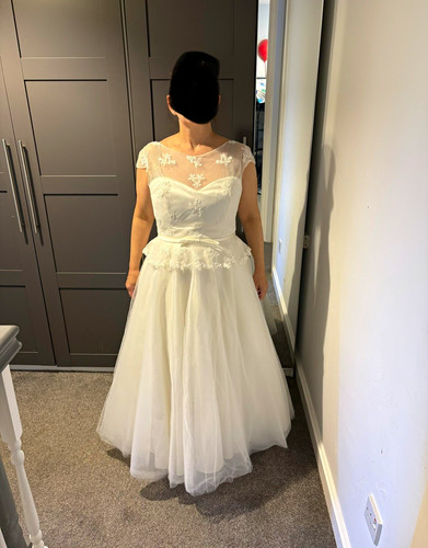 Ivory lace tulle - tea, length