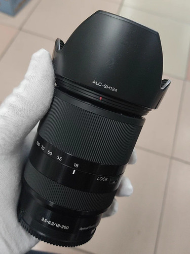 Sony 200mm 5 6 3 - 18-200mm, oss