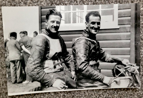 1939 geoff godwin posed with - godwin,