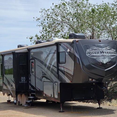 Used 5th wheel toy - wheel, rv