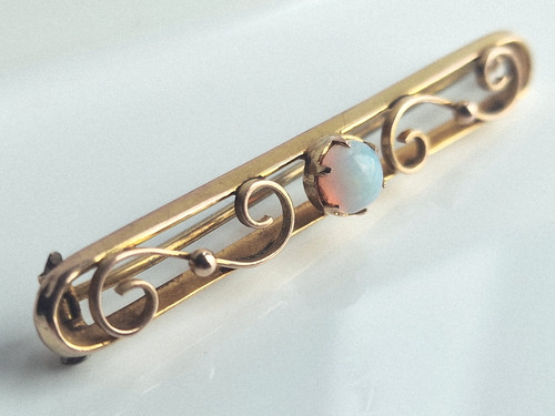 9ct gold opal bar - 9ct, brooch