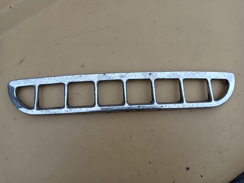 Mgb scuttle vent trim - scuttle,