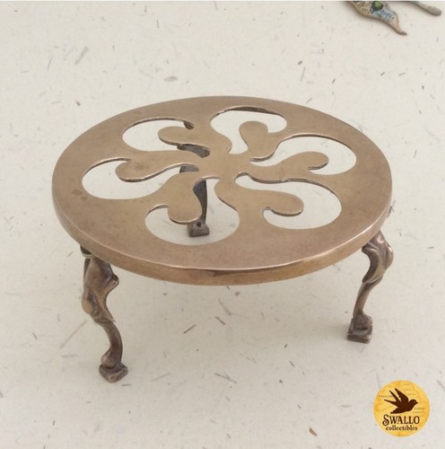 Vintage brass trivet - ,