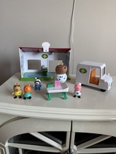 Peppa Pig Medical Centre Hospital Ambulance Doctor, Nurse Figure Playset Bundle