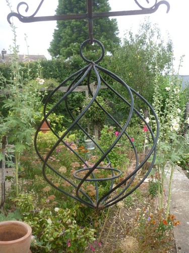 Vintage round black - metal, wire