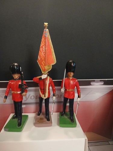 Vintage britains grenadier - w,