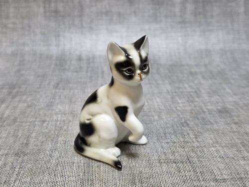 Danbury mint fine bone china - fine,