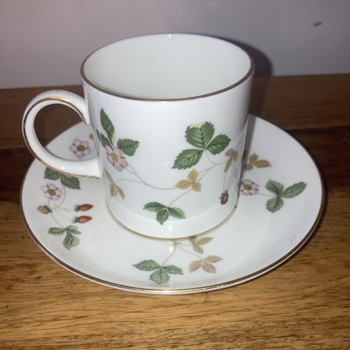 Wedgwood wild strawberry bone - wild,