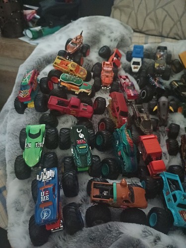 Monster trucks - 31,