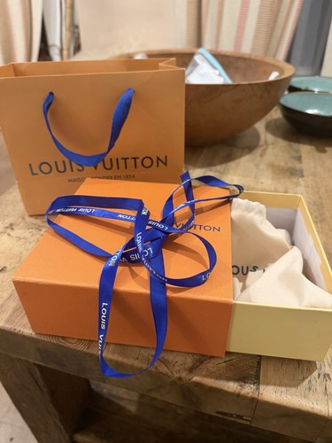Louis vuitton scarf - louis, genuine