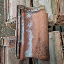 Pack Of 2 Reclaimed Discontinued MKII Tudor Crossley Clay Interlocking Pantiles.