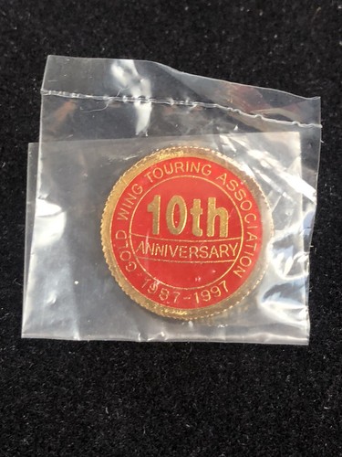 Gwta pin honda gold - honda, wing
