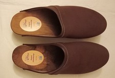 A PAIR OF GENUINE SWEDISH MADE CLOGS MENS SIZE 11 BROWN UNUSED.