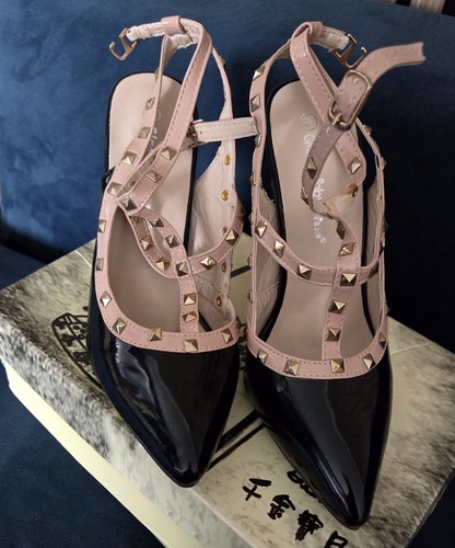Stud detail bar stiletto - detail,
