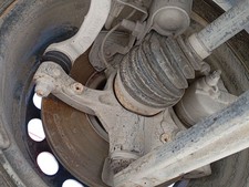 FRONT LEFT KNUCKLE / 2605194