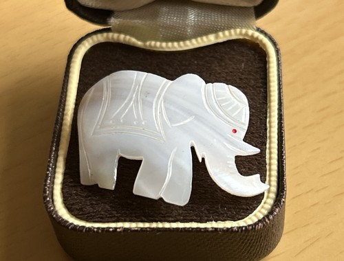 Mother pearl elephant - of,