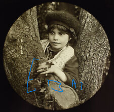 Photo VICTORIAN GIRL WEARING A