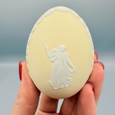 Wedgwood Cream Color on Yellow