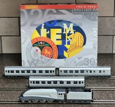 Hornby R2278M Silver Jubilee trainpack with A4 4-6-2 "Silver King" and 3 coaches
