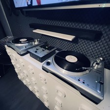 2x Numark Tt1610 Turntables