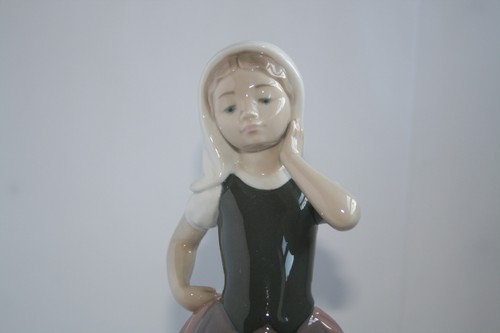 Nao lladro girl - nao, apron