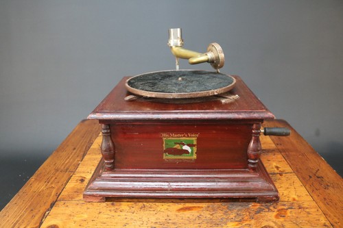 Vintage hmv gramophone wind - wind, up