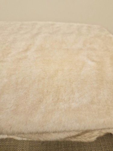 Throw next ivory arctic fox - ivory,