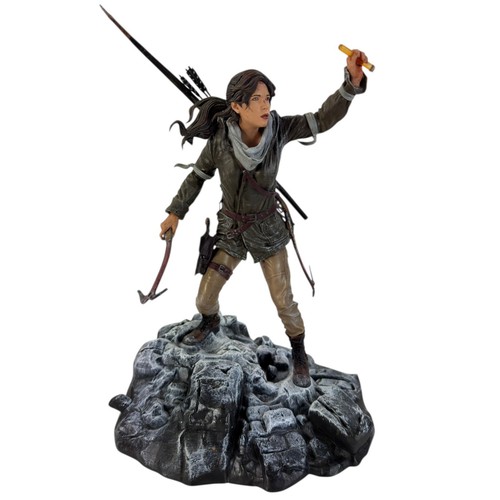 Lara croft statue rise - croft,