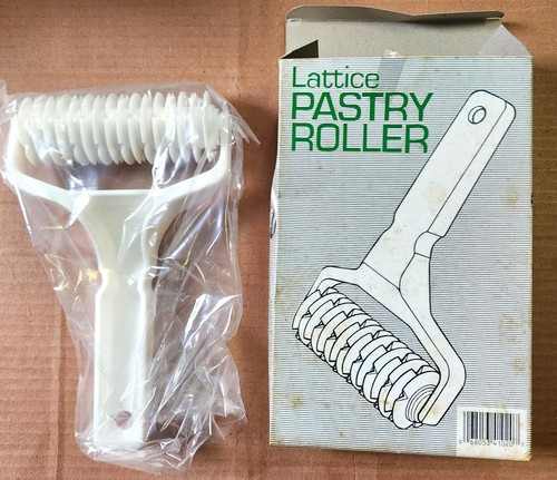 White plastic pastry lattice - white,