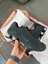 Nike Shox Nike Shox R4 trainers in black and dark green