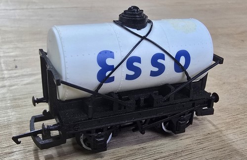 Hornby esso tanker wagon - 'esso',