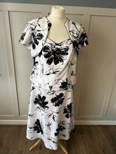 Roman Size 16 White & Black