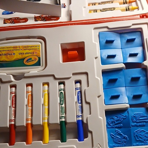Crayola art set carrying case - art,