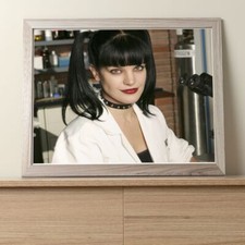Pauley Perrette : 10"x8"