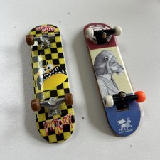 Tech deck finger - finger, skateboard