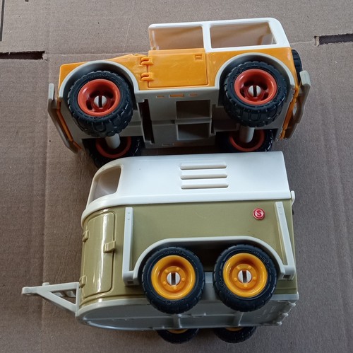 Schleich 2003 yellow jeep and