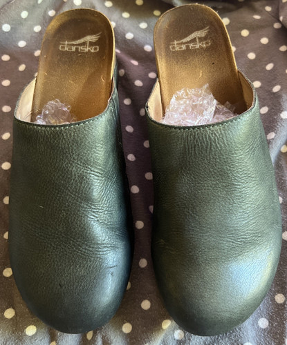 Pre owned dansko clogs 40 - pre,