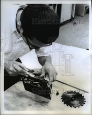 1968 Press Photo Power tools Institute use of clamps to saw wood panels