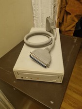 Vintage Apple computers External SCSI CD300e plus CD Drive FREE POST