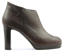 MANAS Leather Asymmetric Boots