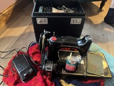 Vintage Singer Portable Electric Featherweight Sewing Machine No 221K1.