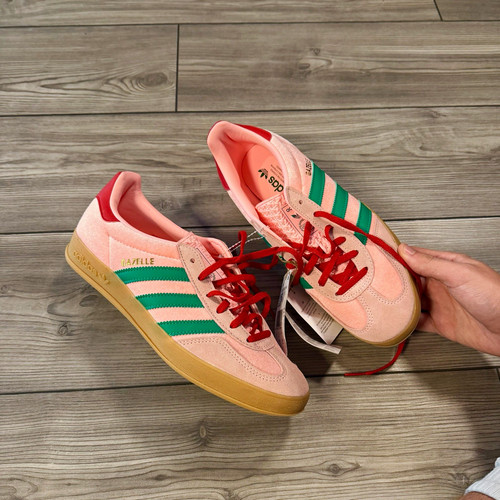 Nwt adidas gazelle - nwt,