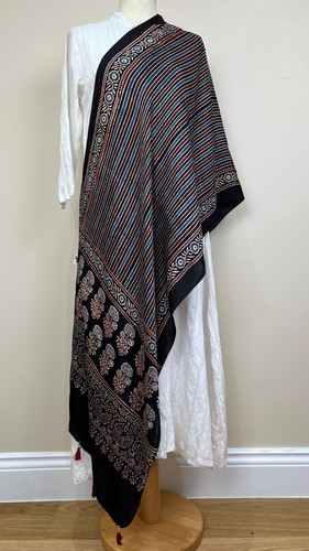 Black hand blocked - black,