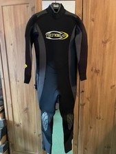 Technomar 5mm wetsuit with matching hood, gloves & Mares boots.