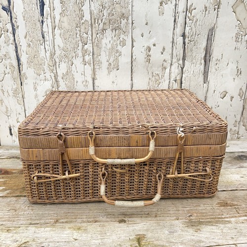 Vintage wicker picnic basket - wicker,