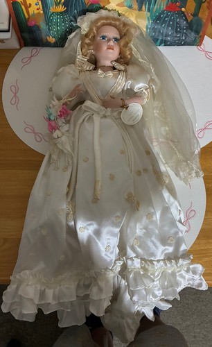 Gorgeous porcelain heirloom - gorgeous,
