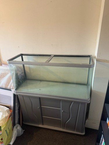 Large aquarium fish tank - fish, used