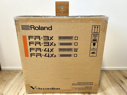 Roland v accordion - roland, fr-4x
