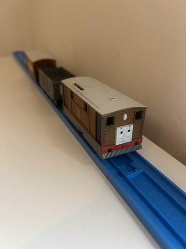 Tomy trackmaster toby - tomy,